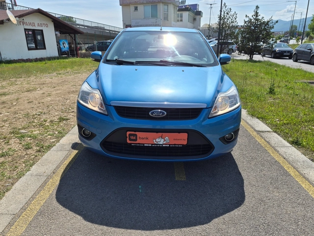 Ford Focus 1.6i - автомобили, коли, обяви за нови и употребявани 1