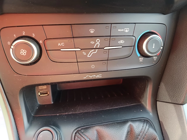 Ford Focus 1.5D - автомобили, коли, обяви за нови и употребявани 14