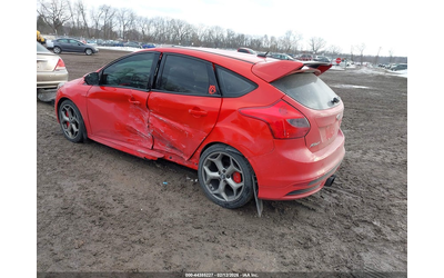 ford-focus-st-2-0l-i-4-di-dohc-vvt-turbo-252hp-front-wheel-drive - 2