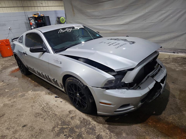 Ford Mustang 3.7L 6 Rear-wheel drive - автомобили, коли, обяви за нови и употребявани 4