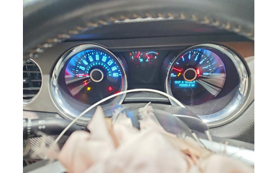 Ford Mustang 3.7L 6 Rear-wheel drive - автомобили, коли, обяви за нови и употребявани 9