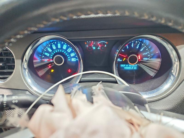 Ford Mustang 3.7L 6 Rear-wheel drive - автомобили, коли, обяви за нови и употребявани 9