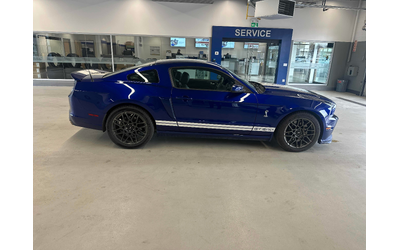 ford-mustang-5-8l-8cyl-rwd - 2