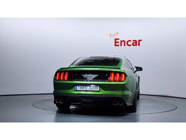 Ford Mustang GT 5.0 - автомобили, коли, обяви за нови и употребявани 3