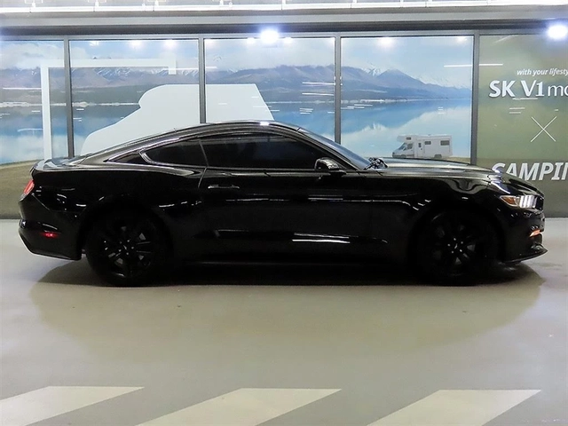 Ford Mustang 2.3 * ОБДУХ * КАМЕРА * ЧЕРВЕН САЛОН - автомобили, коли, обяви за нови и употребявани 2