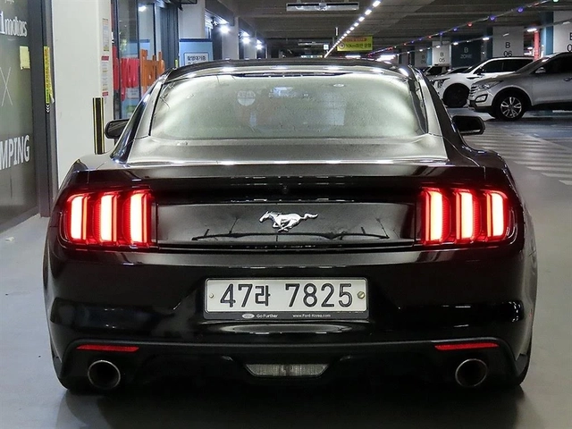 Ford Mustang 2.3 * ОБДУХ * КАМЕРА * ЧЕРВЕН САЛОН - автомобили, коли, обяви за нови и употребявани 4