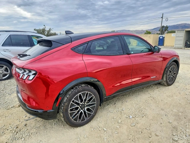 Ford Mustang Mach-E Premium Standard Range RWD - автомобили, коли, обяви за нови и употребявани 2