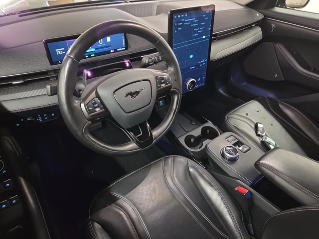 Ford Mustang Mach-E Premium AWD - автомобили, коли, обяви за нови и употребявани 8