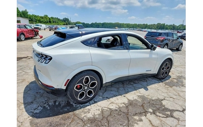ford-mustang-mach-e - 2