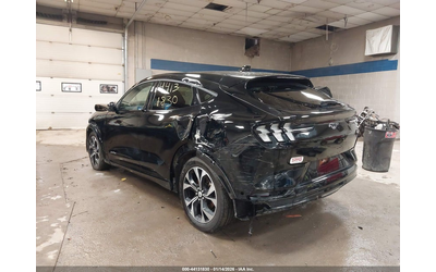 ford-mustang-mach-e-n-all-wheel-drive - 2