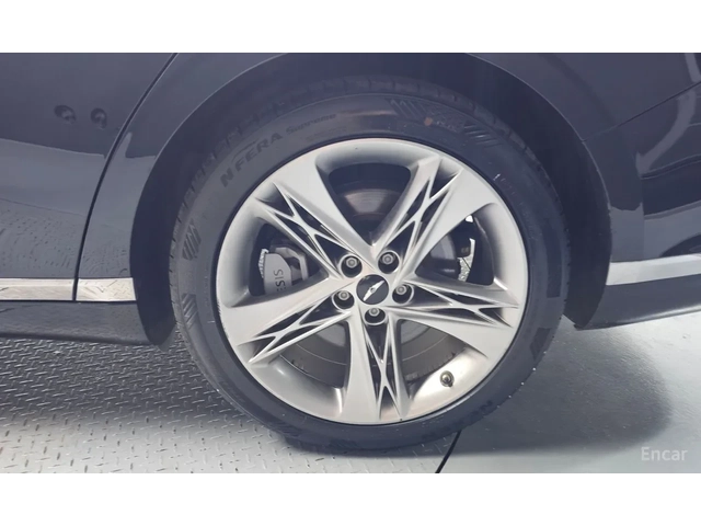 Genesis G90 AWD* ОБДУХ* ПАНО* 360 - автомобили, коли, обяви за нови и употребявани 4
