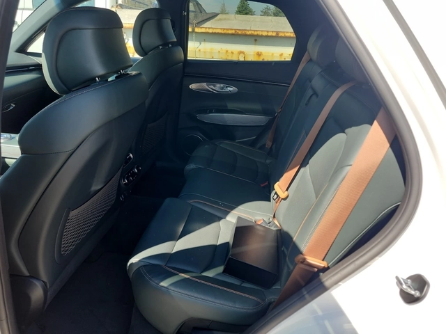Genesis GV70 AWD 2.5T ADVANCED PLUS * HEA UP * ОБДУХВАНЕ * - автомобили, коли, обяви за нови и употребявани 7