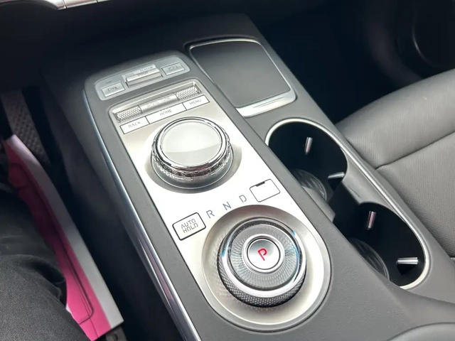 Genesis GV70 2.5 T-GDI * 4х4* ДИСТРОНИК * FULL LED * ПОДГРЕВ - автомобили, коли, обяви за нови и употребявани 8