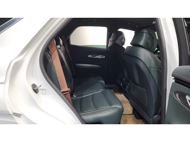 Genesis GV70 - автомобили, коли, обяви за нови и употребявани 9