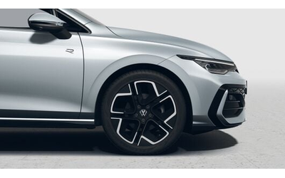 VW Golf Golf 8 R-Line Plus 1.5 eTSI OPF DSG - автомобили, коли, обяви за нови и употребявани 8