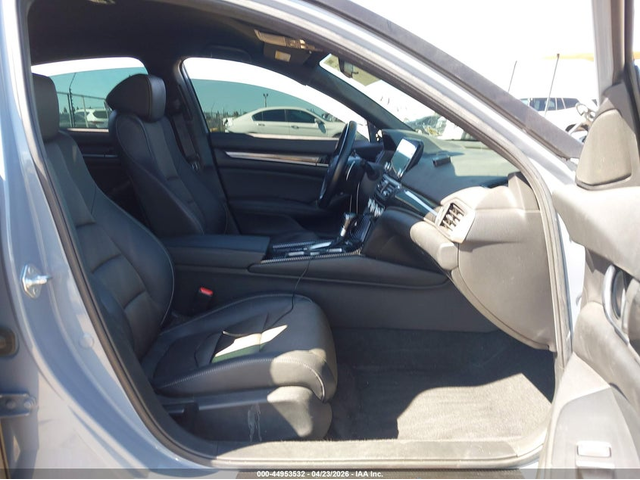 Honda Accord 1.5L I-4 DI, DOHC, VVT, TURBO, 192HP Front Wheel Drive - автомобили, коли, обяви за нови и употребявани 4