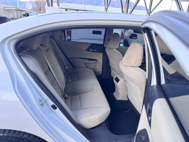 Honda Accord 2.0i Hybrid - автомобили, коли, обяви за нови и употребявани 11