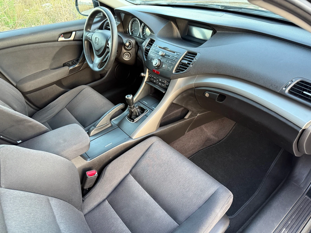 Honda Accord 2.0 i-VTEC 155к.с CLIMATRONIC / PODGREV - автомобили, коли, обяви за нови и употребявани 9