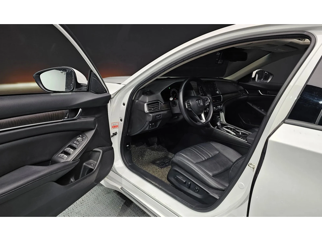 Honda Accord 1.5 Turbo - автомобили, коли, обяви за нови и употребявани 8