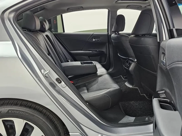 Honda Accord 2.0 Hybrid - САМО 30% АВАНС! - автомобили, коли, обяви за нови и употребявани 10