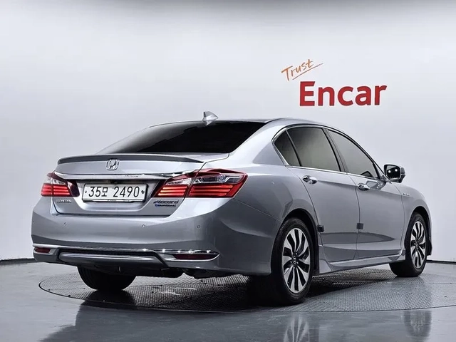 Honda Accord 2.0 Hybrid - САМО 30% АВАНС! - автомобили, коли, обяви за нови и употребявани 1