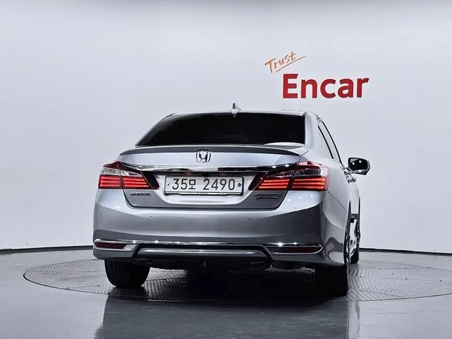 Honda Accord 2.0 Hybrid - САМО 30% АВАНС! - автомобили, коли, обяви за нови и употребявани 3