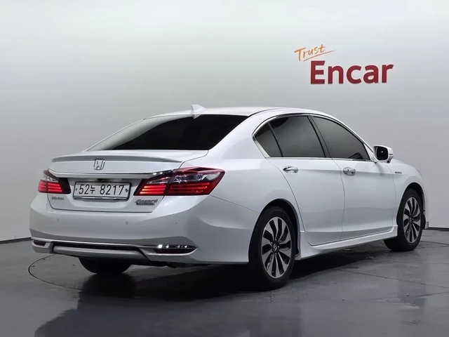 Honda Accord 2.0 Hybrid - САМО 30% АВАНС! - автомобили, коли, обяви за нови и употребявани 1