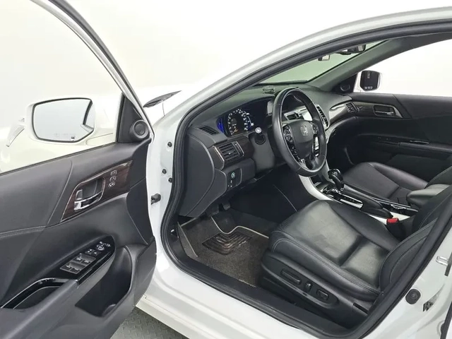 Honda Accord 2.0 Hybrid - САМО 30% АВАНС! - автомобили, коли, обяви за нови и употребявани 9