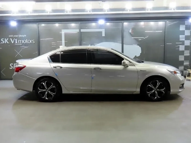 Honda Accord 2.0 Hybrid - САМО 30% АВАНС! - автомобили, коли, обяви за нови и употребявани 2