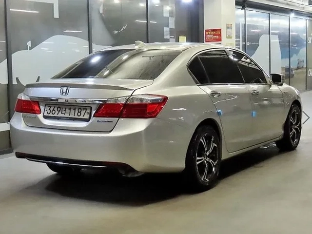Honda Accord 2.0 Hybrid - САМО 30% АВАНС! - автомобили, коли, обяви за нови и употребявани 3