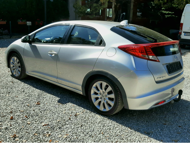 Honda Civic 1.6 i-DTEC 6ск. КАТО НОВА !!! - автомобили, коли, обяви за нови и употребявани 5