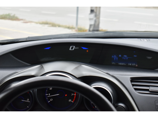 Honda Civic 1.8i* AUTOMAT* LED - автомобили, коли, обяви за нови и употребявани 13