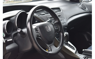 Honda Civic 1.8i* AUTOMAT* LED - автомобили, коли, обяви за нови и употребявани 9