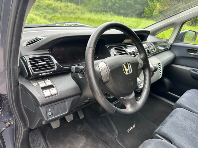 Honda Fr-v 1.7i - автомобили, коли, обяви за нови и употребявани 8