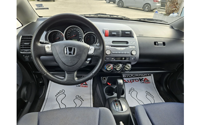 Honda Jazz 1.3i-83кс= АВТОМАТ= КЛИМАТИК= ВСИЧКО ПЛАТЕНО - автомобили, коли, обяви за нови и употребявани 10