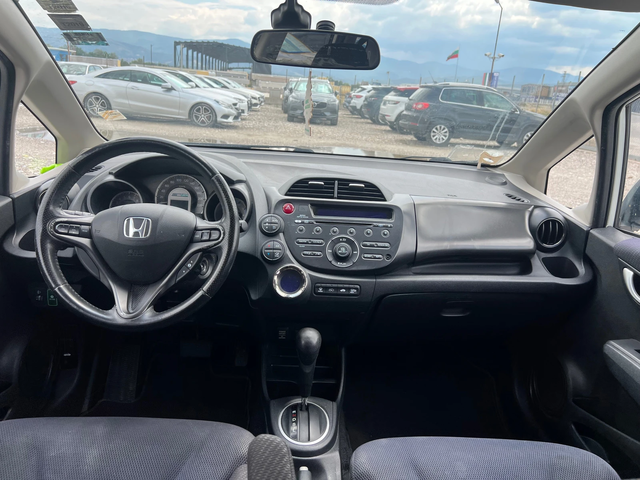 Honda Jazz 1.3 HYBRID - автомобили, коли, обяви за нови и употребявани 11