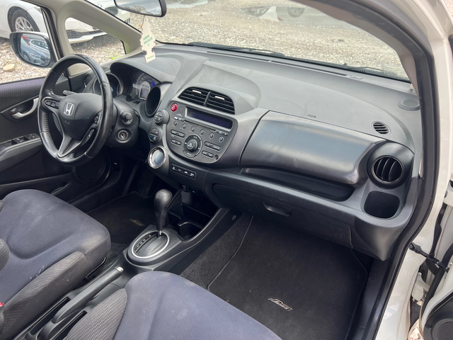 Honda Jazz 1.3 HYBRID - автомобили, коли, обяви за нови и употребявани 12