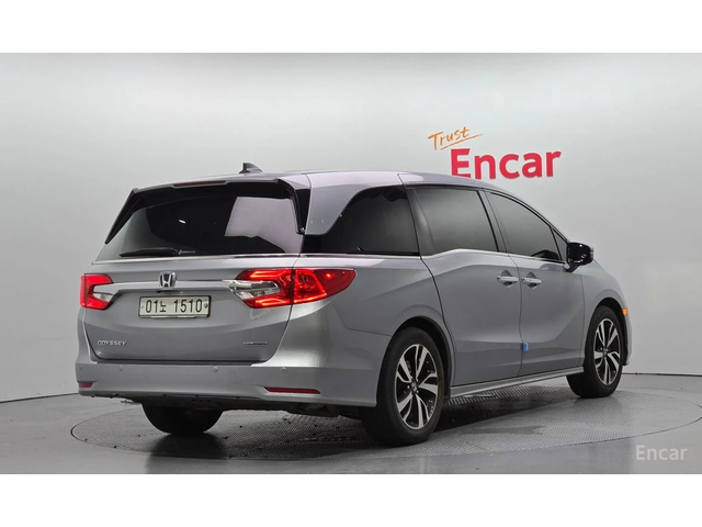 Honda Odyssey * ПОДГРЕВ* ОБДУХВАНЕ* КОЖА* ПАНОРАМА* FULL* КРАЙНА - автомобили, коли, обяви за нови и употребявани 1