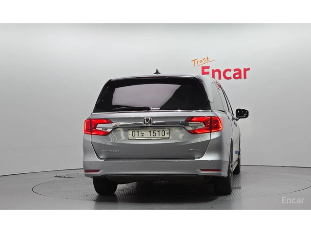 Honda Odyssey * ПОДГРЕВ* ОБДУХВАНЕ* КОЖА* ПАНОРАМА* FULL* КРАЙНА - автомобили, коли, обяви за нови и употребявани 3