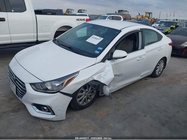 Hyundai Accent 1.6L I-4 DI, DOHC, VVT, 120HP Front Wheel Drive - автомобили, коли, обяви за нови и употребявани 1