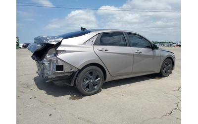 hyundai-elantra-2-0l-4-front-wheel-drive - 3