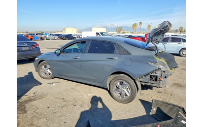 hyundai-elantra-2-0l-4-front-wheel-drive - 2