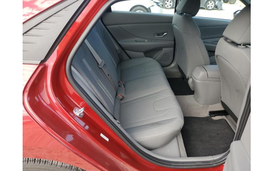 Hyundai Elantra 2.0L 4 Front-wheel Drive - автомобили, коли, обяви за нови и употребявани 10