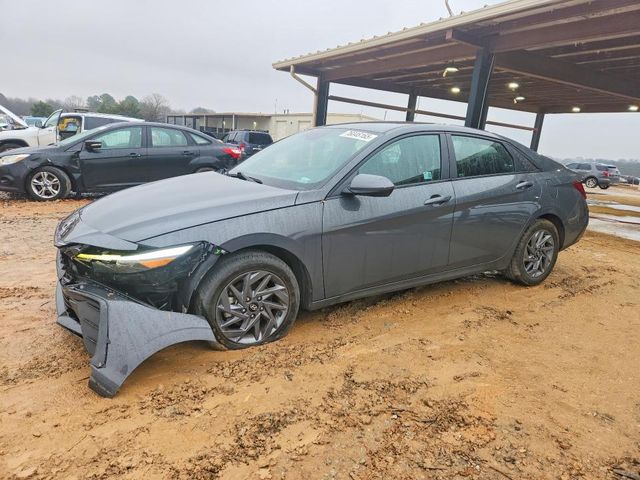 Hyundai Elantra 2.0L 4 Front-wheel Drive - автомобили, коли, обяви за нови и употребявани 0