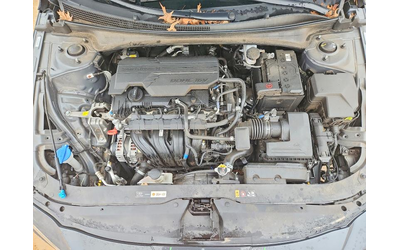 Hyundai Elantra 2.0L 4 Front-wheel Drive - автомобили, коли, обяви за нови и употребявани 10