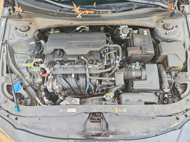 Hyundai Elantra 2.0L 4 Front-wheel Drive - автомобили, коли, обяви за нови и употребявани 10