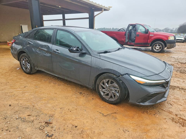 Hyundai Elantra 2.0L 4 Front-wheel Drive - автомобили, коли, обяви за нови и употребявани 3