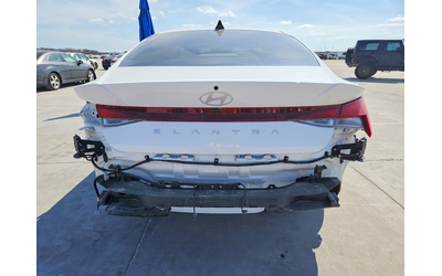 hyundai-elantra-2-0l-4-front-wheel-drive - 5