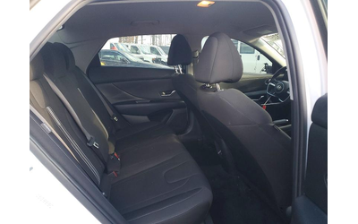 Hyundai Elantra 2.0L 4 Front-wheel Drive - автомобили, коли, обяви за нови и употребявани 10