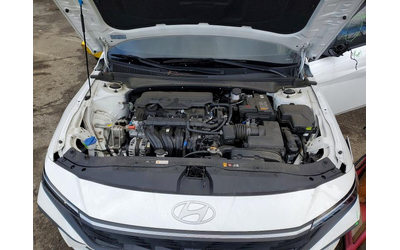 Hyundai Elantra 2.0L 4 Front-wheel Drive - автомобили, коли, обяви за нови и употребявани 12